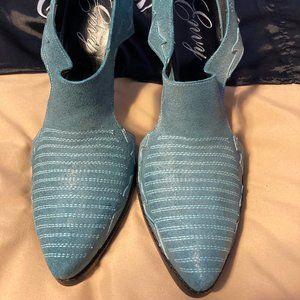 *Envy Brand* Bees Nees Cut out pump